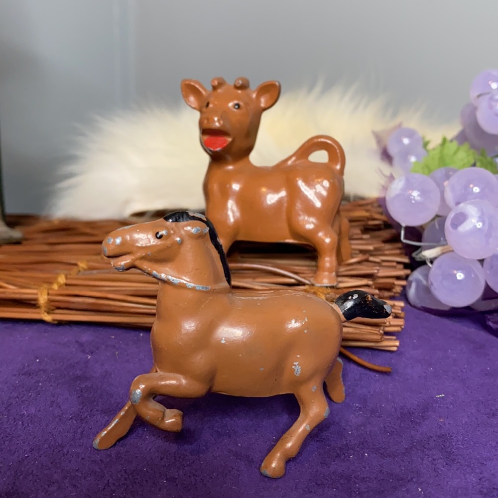 . Vintage Salt & Pepper Shakers - Horse and Cow Metal S+P Shaker Set